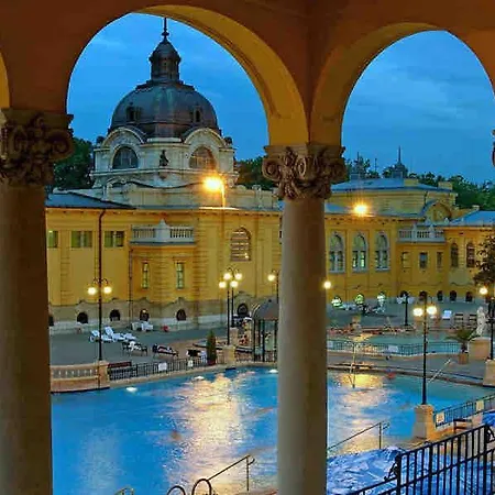 Premium W 2 Double Beds And Sofabed * ブダペスト