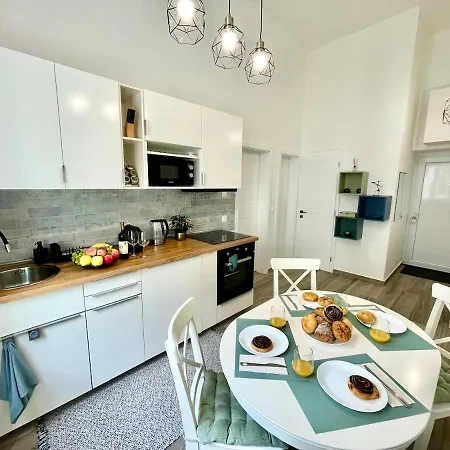 Premium W 2 Double Beds And Sofabed *