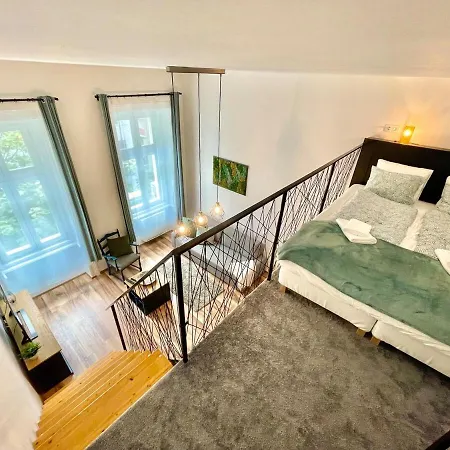 Premium W 2 Double Beds And Sofabed ブダペスト