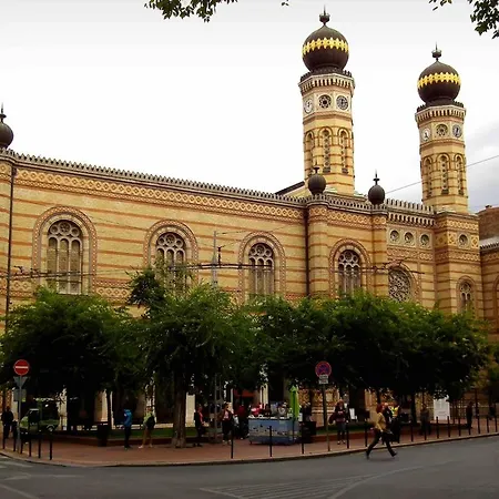 Premium W 2 Double Beds And Sofabed