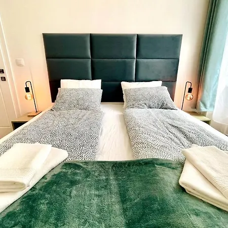 Premium W 2 Double Beds And Sofabed *