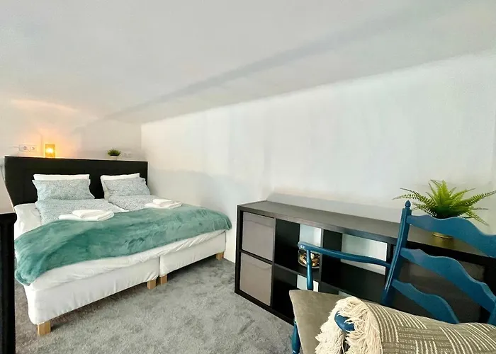 Premium W 2 Double Beds And Sofabed 公寓 *