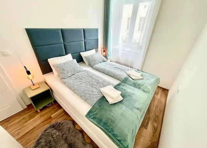 Premium W 2 Double Beds And Sofabed 公寓