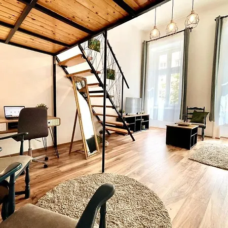 Premium W 2 Double Beds And Sofabed Βουδαπέστη