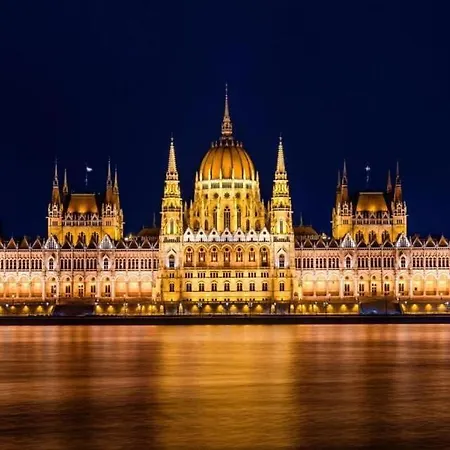Apartment Premium W 2 Double Beds And Sofabed Budapest