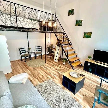 Premium W 2 Double Beds And Sofabed * Budapest