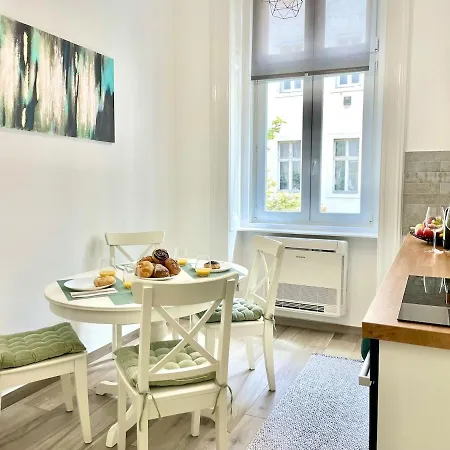 Apartment Premium W 2 Double Beds And Sofabed Budapest