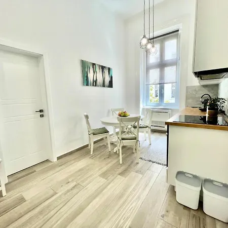 Premium W 2 Double Beds And Sofabed * Budapest