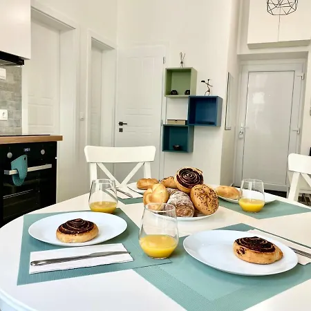 Premium W 2 Double Beds And Sofabed *