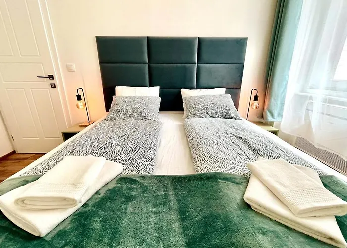Premium W 2 Double Beds And Sofabed *